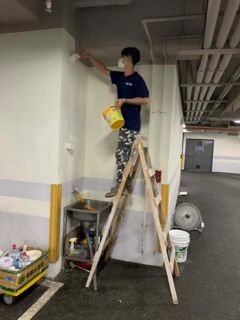 台北地下停車場刷漆