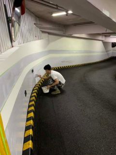 台北市地下停車場刷漆